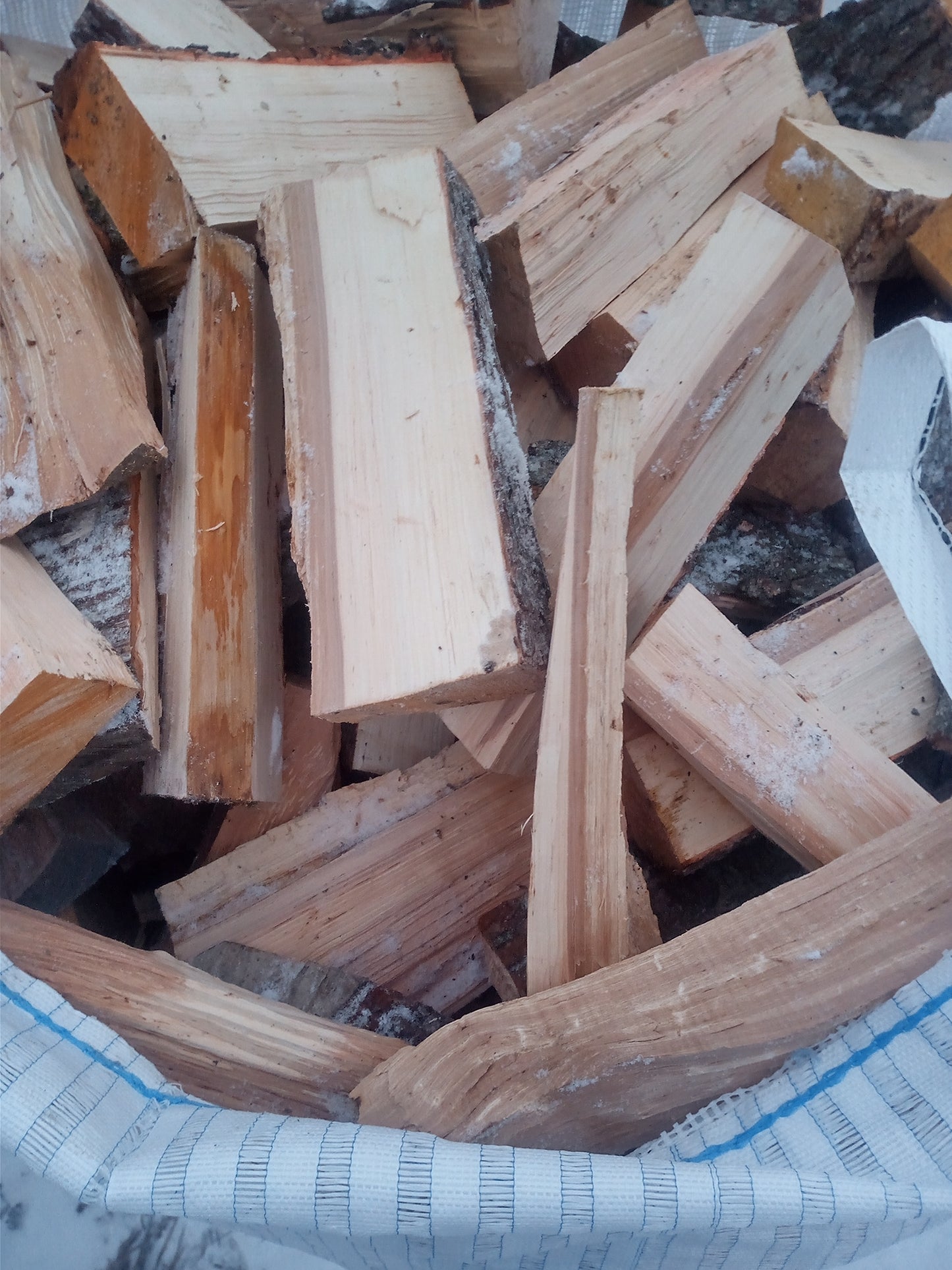 Svaigi skaldīta malka, Big Bag maisā. Cena par pilnu maisu.