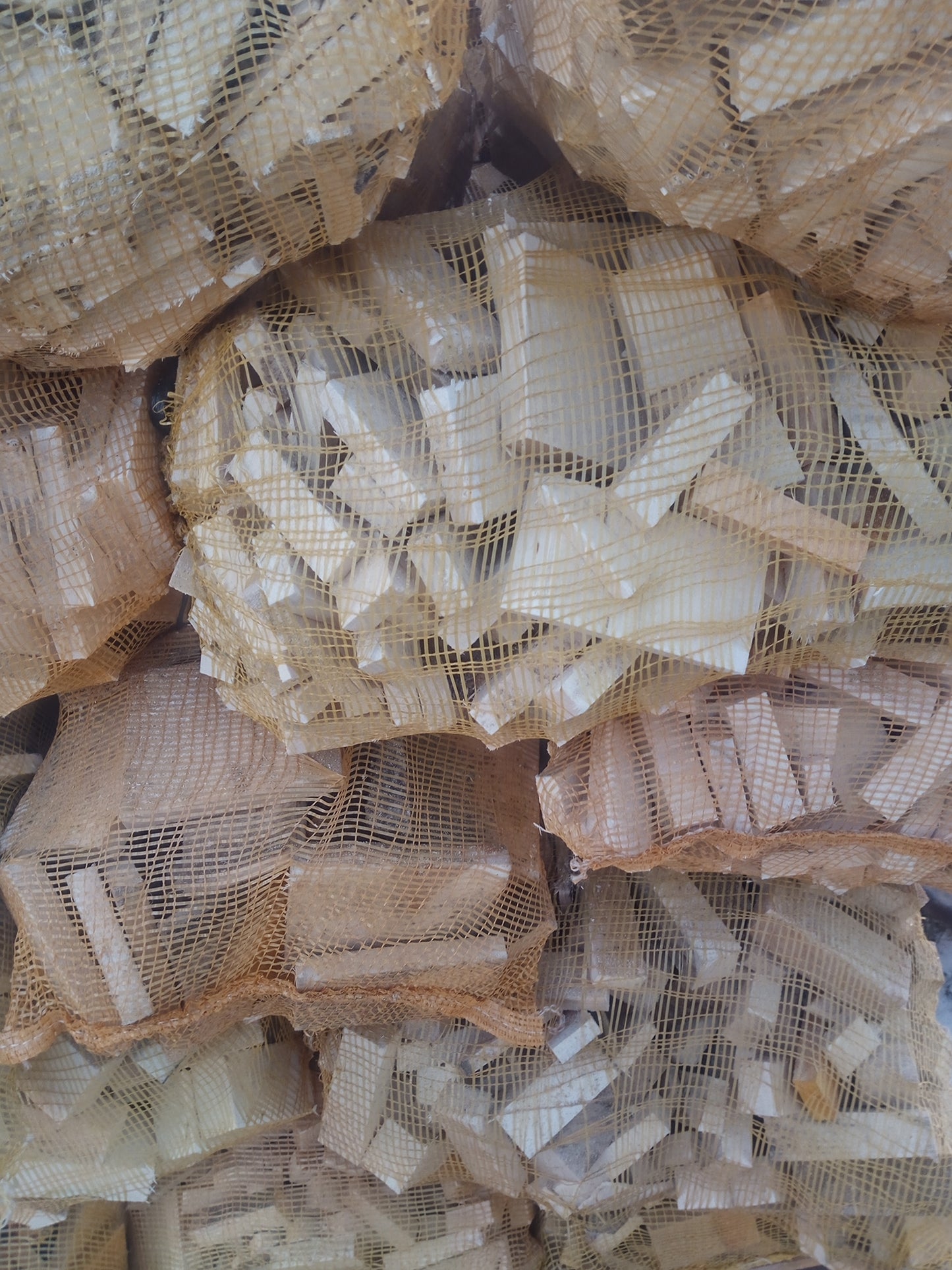 Kokapstrādes atgriezumi( klucīši)40l maisā